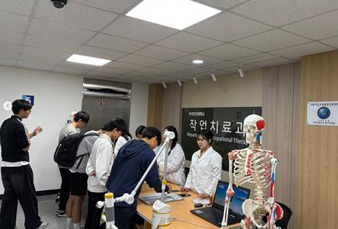 오늘은 건국중학교 🏫 친구들이 우리 작업치료학과를 찾아와 진로체험을 함...