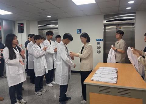 🎓 부산보건대학교 작업치료과 2학년 예비 작업치료사 선서식 및 가운 수...